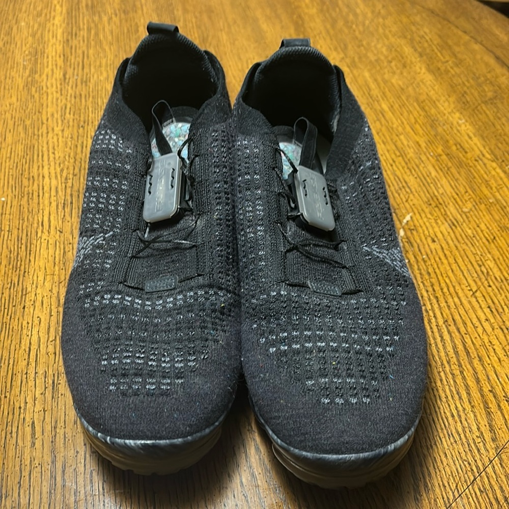 Men’s black vapor max